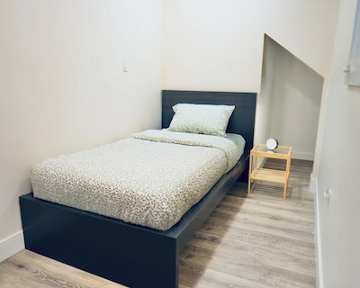 3-bedroom Single House/ 1 Free Parking/ Good Location In Vancouver