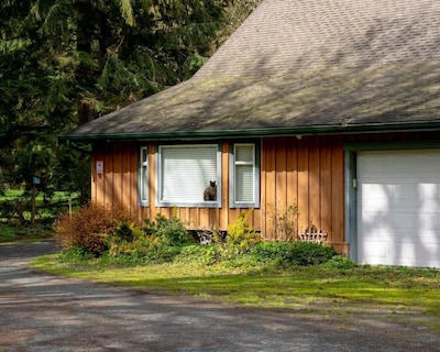 Fort Wine Manor: Entire Private Estate Home