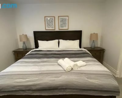 Yorkmills and Bayview !B Spacious and Stylish Private Bdr with Shared Bathroom