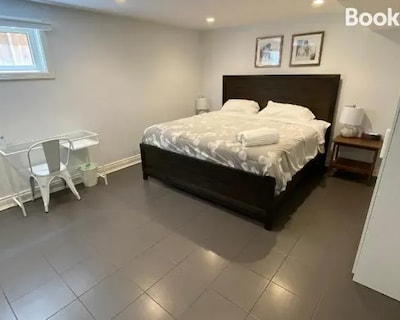 Yonge and Finch Subway !R Spacious & Stylish Prvt Bdr with Shared Bathroom