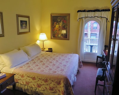 Madison Manor Boutique Hotel