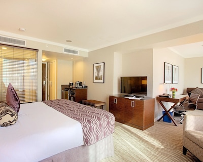 Pinnacle Hotel at the Pier