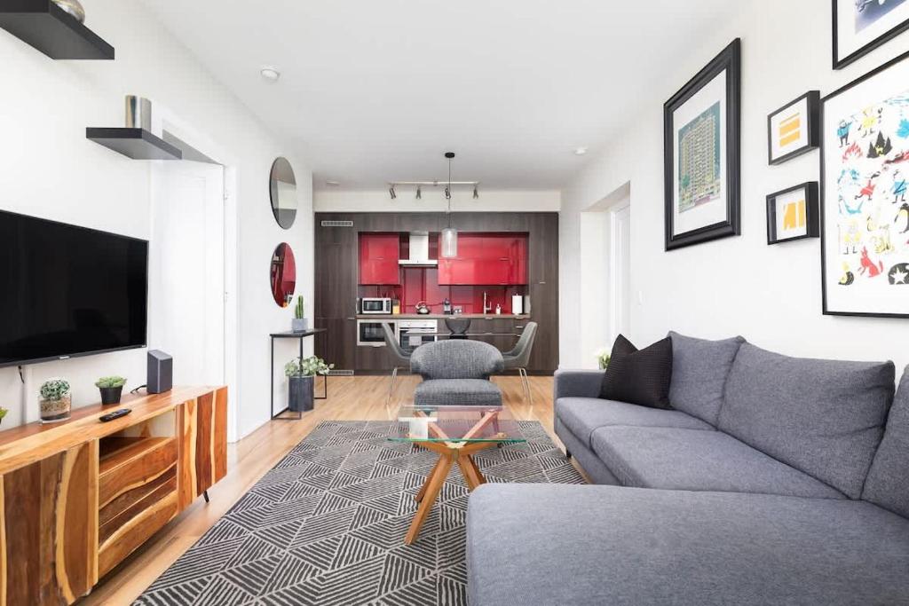 Downtown Luxe King Bed & CN Tower at Your Door