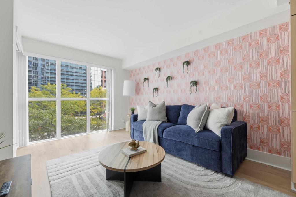 Downtown Retreat Modern 2BR Condo w Free Parking