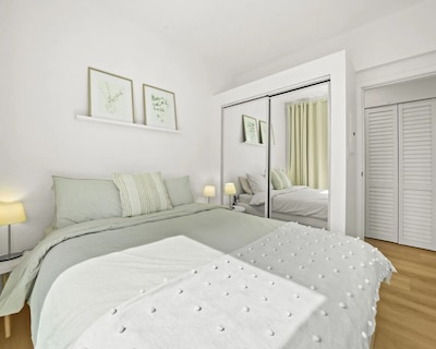 2 Br Downtown Oasis Ac & Stunning Views