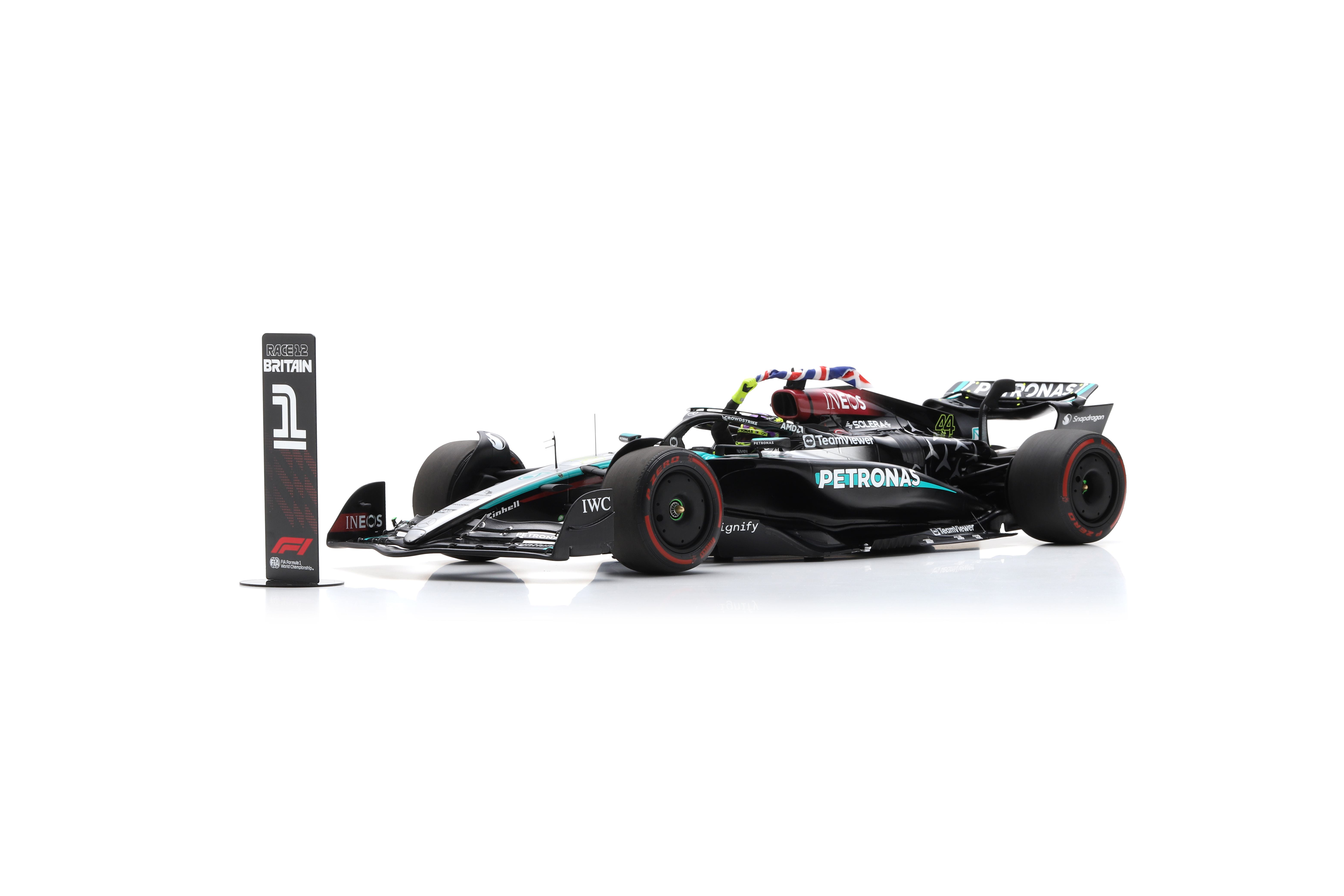 Mercedes-AMG F1 W15 E Performance – Modelauto schaal 1:12