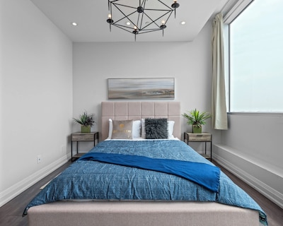 Bright Suites Finch West steps to Metro by hotel DUKE