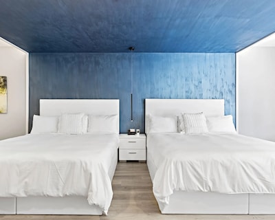 Global Luxury Suites at The Arches