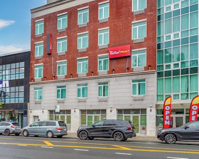 Red Roof PLUS+ Brooklyn – Flatbush Ave