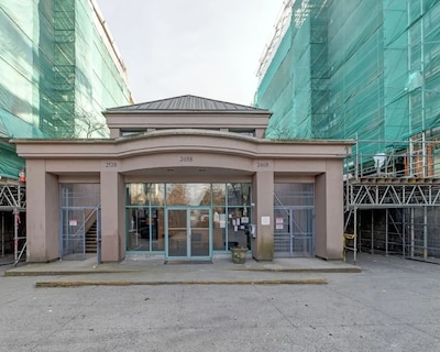 Art Deco Broadway Queen Room