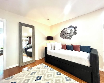 Chelsea Concrete Jungle House – Spacious 1 Bedroom – Sleeps 4