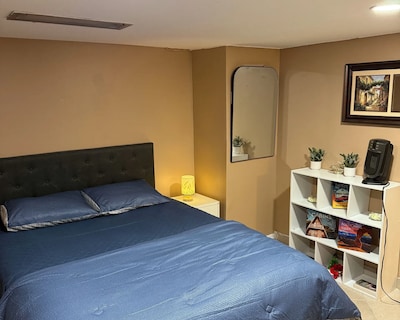 Charming 1-bedroom House With Wifi Ac In Wonderful Elmont