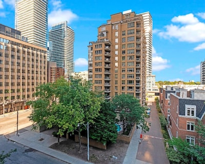 Modern Apartments 2BR 2BA Lillian St with Balcony