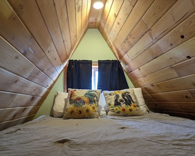 Farmhouse cabin on 33 acre farm