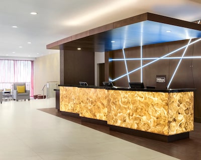 DoubleTree by Hilton Toronto Airport West