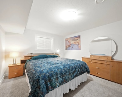 Comfy 3 Bedroom 2 Full Bathroom Private Suite.