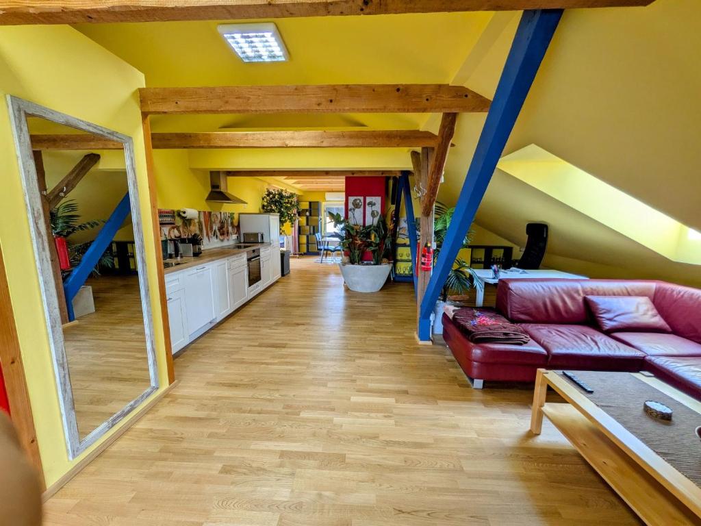 Anton’s bunte Welt (100 m², Parkplatz, Garten und viel mehr)