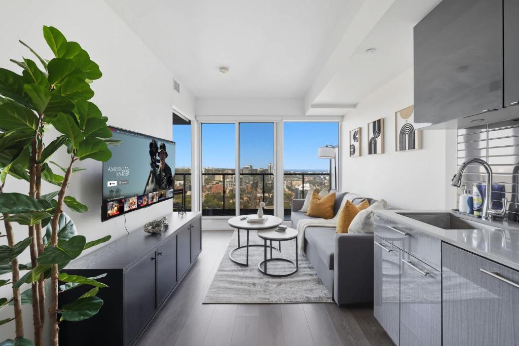 Bright 2BR Downtown Toronto Condo