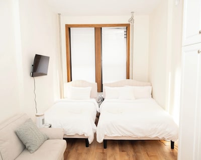 East Village Center Apartment7 w Full Amenities Great New York Location