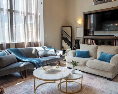 Duplex Penthouse At Historic Mansfield Residence City Views & Luxury