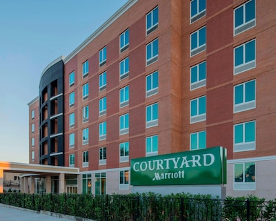 Courtyard by Marriott New York Queens/Fresh Meadows