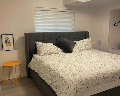 Peaceful Quiet Setting In Heart Of City