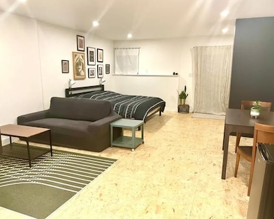 Cozy Cordova Bay Suite – 5min From Beach!