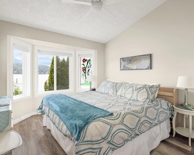 New! Private Hot Tub Incredible Ocean Views Cozy Romantic Cottage Fireplace