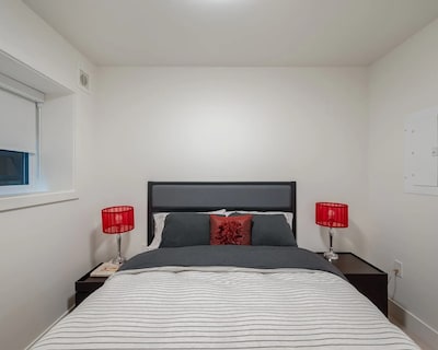 Modern New Suite Close To Trails Mountains And Beaches