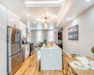 ✨ New Luxe 2br 2ba – King Bed Fast Wi-fi 15 Mins To Times Square