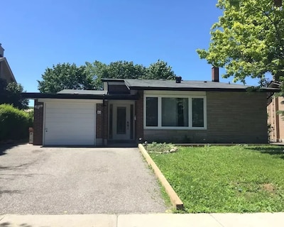 Private Rooms Free Parking Full Kitchen Best Prices in Town- York University Heights