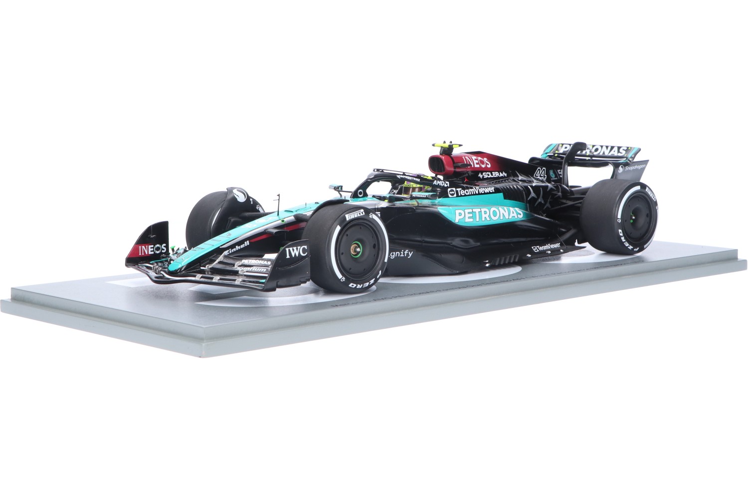 Mercedes-AMG F1 W15 E Performance – Modelauto schaal 1:18