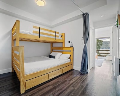 Sitka House In Port Renfrew