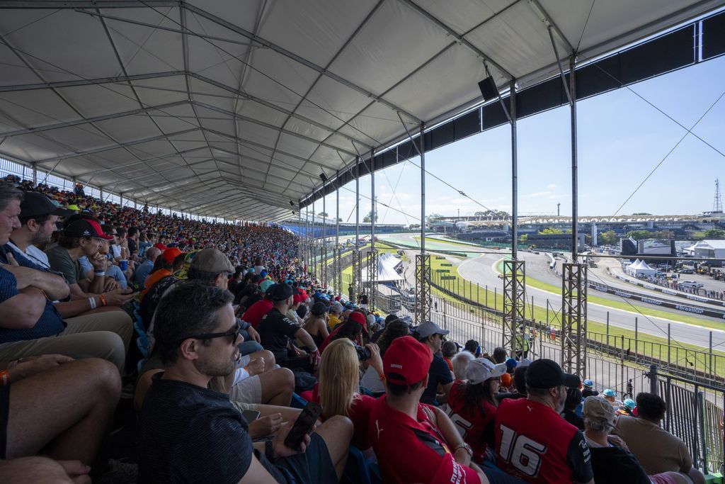 Brazilian GP 2026 – Ticket + Hotel + Transfer