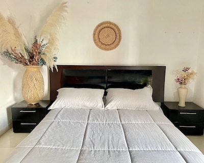 Toronto House Laureles Estadio Medellín Gran Patio Billar Pool Bbq Terraza.