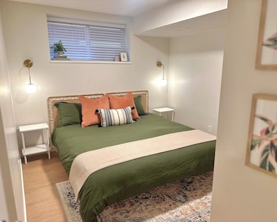 Spacious & Bright 2 Bedroom Suite With Full Kitchen And In-suite Laundry!