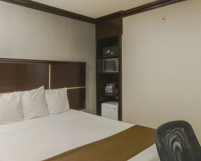 Woodbine Hotel & Suites