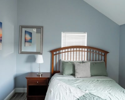 Walk To Wp Gate + Free Parking!