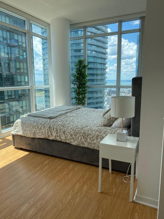 Toronto CN Tower Maple Leaf Square Luxurious 2 Bedroom Condo
