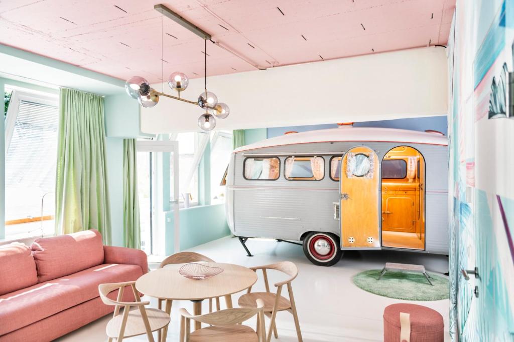 Caravan Design Loft – Noor Stay