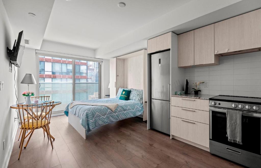 Modern Studio Condo Yonge Street Downtown Toronto