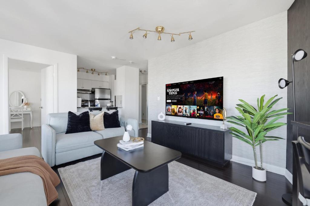 Stylish 2BR Downtown Escape Prime Victoria Spot