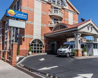 Comfort Inn & Suites LaGuardia Airport
