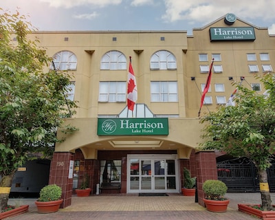 Harrison Lake Hotel