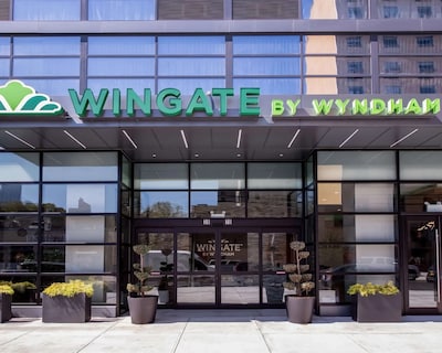 Howard Johnson by Wyndham Long Island City