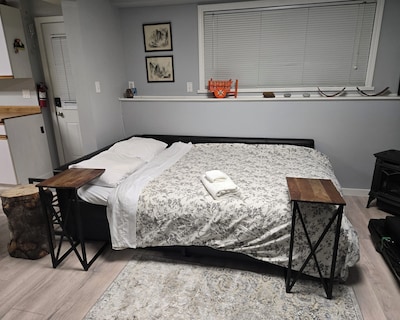 Lynn Valley Private Garden Suite