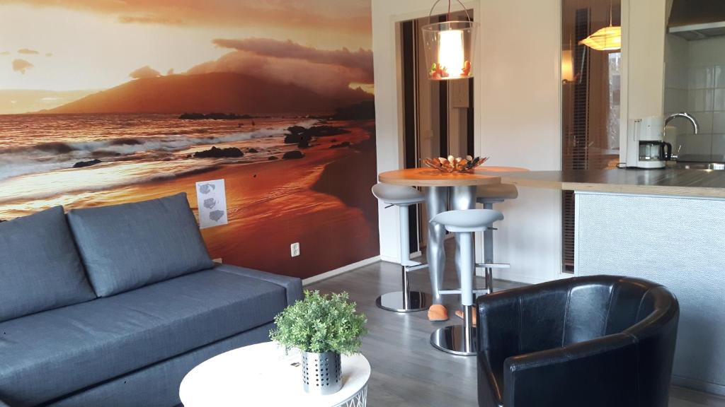 Ster-Appartement “”TIME-OUT””, met eigen KEUKEN, ZONNIG TERRAS, VERWARMD ZWEMBAD, nabij DORP, DUINEN en STRAND