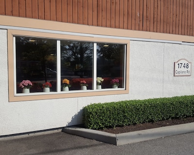 Econo Lodge Inn & Suites