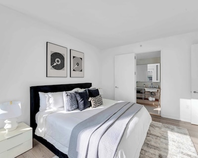 Elegant NYC Haven Walk to Broadway & Dinning