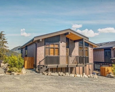 #220 – Ocean Pearl Cottage